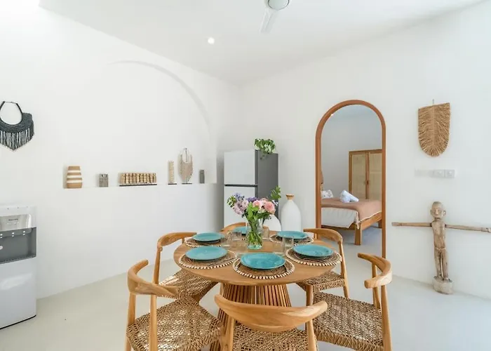 Villa Tolosa - Modern 3Br - Central Canggu Beach 别墅 *